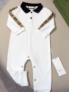 Neuer trendiger Designer-Baby-Overall mit Revers-Buchstaben, langer Krabbelanzug, Revers, farblich passender Overall aus reiner Baumwolle