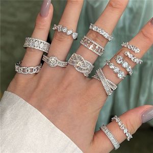 여성을위한 럭셔리 디자이너 밴드 반지 Wed Diamond 925 Sterling Silver 5a 지르코니아 아이스 아웃 둥근 Sqaure Heart 보석 여성 약혼 웨딩 금 반지 선물 상자