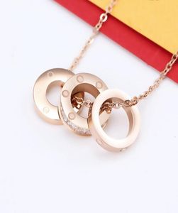 Cadeia de ouro rosa para mulheres Calhas de colar de designer de luxo personalizadas pingentes de diamante Diamante Chirstmas Halloween Dia dos Namorados GI9384626