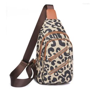 Midjeväskor 2023 Fashion Leopard Bag Oxford Axel Girls Crossbody Sports ryggsäck Roligt bröst