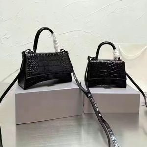2023 Hot sell Lady shopping Bags Fashion Handbag Women Shoulder Cross Body Half Moon Luxury Genuine Leather Classic Retro Purse wallets handle square