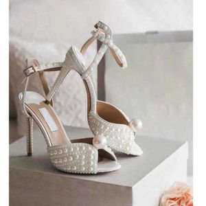Yaz lüks markalar sacora elbise ayakkabıları beyaz inciler deri pompalar bayan jimminess choos stiletto topuk ayak bileği kayış gelin düğün eu35-43.
