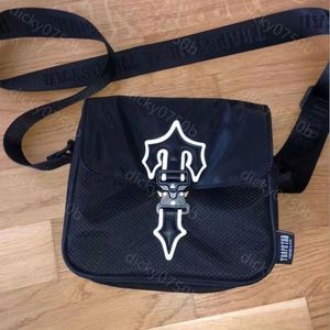 Trapstar väska designer män väska lyx axelväskor mode sport crossbody nylon messager väskor avslappnad trendig axelväska för par enkla arbetskläder dukväskor