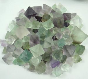 Collane con ciondolo Modelli grezzi di ottaedro con punto di cristallo di fluorite verde blu naturale e decorazioni di nozze per la decorazione di eventi di feste a casa