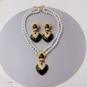 Naszyjniki Zestaw Vintage Glass Pearl Black Metal Luksusowe serce dla kobiet Bride Classic Jewelry