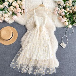 Casual Dresses Korean Fashion Daisy Flower Print Mesh Dress 2023 Summer Two Layers Spaghetti Strap Vacation Midi Beach Vestidos