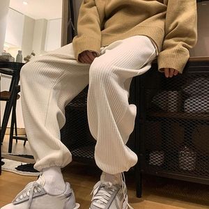 Calças masculinas versão coreana de ajuste solto cor sólida perna larga bolso esportivo casual reta jogging calça com cordão