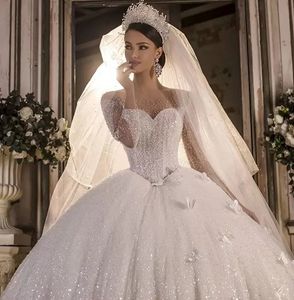2023 Shinny Wedding Dress Long ärmar 3D Butterfly Luxury Crystal Pärad Saudiarabiska Dubai brudklänningar Vestidos de Noiva