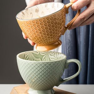 Muggar kreativa präglade tryck keramiska mugg stora kapacitet porslin mjölk kaffe havregryn frukost cupsmugs