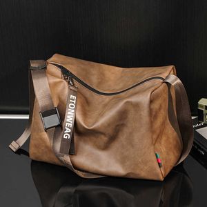 2023 Novo bolsa de fitness de grande capacidade de ginástica saco de ombro da versão coreana da bolsa masculina Messenger Bag Casual Trend Messenger Bag Trend 230412