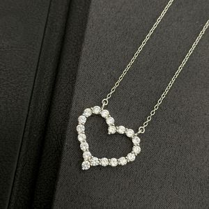 Luxury Pendant Necklace Top S925 Sterling Silver Paloma Brand Designer Full Crystal Hollow Heart Charm Short Chain Choker med Box Party Present Wedding Jewelry