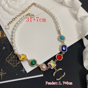 Letter Brand Designer Pendant Halsband Kvinnor Pearl Gemstone Collar Chain Kedja aldrig Fading Brass Copper Real Gold Plated Sweater Halsbandsmycken