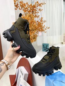 2023 Arrival Men Men Cloudbust Shoes Thunder Kneakers Sneakers مصمم فاخر بشكل كبير أحذية رياضية ضوئية مطاطية ناعمة ثلاثية الأبعاد مدربين كبير مع صندوق