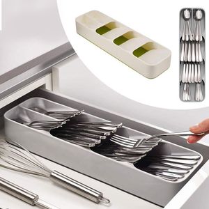 Förvaringsflaskor köksskärmbox Plastknivblock Hållare Lådan Typ Knivar Fork Spoons Rack Women Make Up Brush