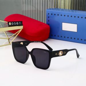 Designer solglasögon lyxiga solglasögon för kvinnliga män modeglasögon skydd för att köra strandskuggning UV -skydd Polariserade glasögon med låda med låda