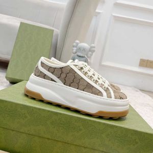 2023 new platform shoes cloth sail shoes 1977 designer sports shoes men's shoes embroidered luxury red and green label female low-heeled lace-up rubber sports shoes.