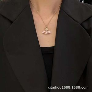 Designer vivienenn Westwoods Empress Dowager Xis Temperament Full of Diamonds Pink Planet Star Necklace Small Figure Pentagonal Full Sky Star Pendant Col