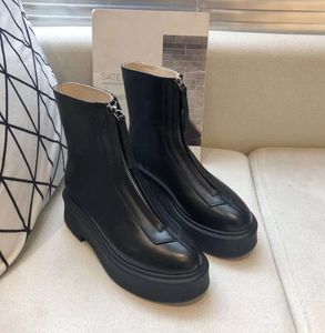 A fileira de couro liso tornozelo Chelsea Boots plataforma zíper deslizamento em saltos redondos de dedo do pé plano cunhas botas grossas designer de luxo para mulheres fábrica