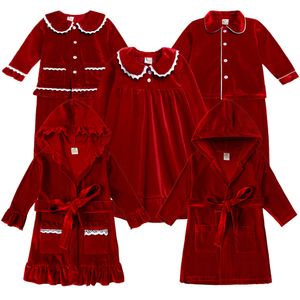 Familjsmatchande kläder Kids Christmas Robes Pyjamas Red Golden Velvet Dress Family Match Boy Girl Girl Jubmas Costume Toddler Witer Sleepwear Pyjamas 230412
