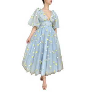 Głębokie niebieskie tiulowe sukienki na studniowe tiulowe sukienki na balu haftowane koronkowe sukienki na herbatę formalne sukienki wieczorowe