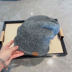 Designer de luxo gorro bonnet chapéu correntes chapéu quente clássico para homens e mulheres respirável proteção de ouvido cor misturada tendência casual pulôver chapéu inverno cashmere