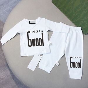 Nyfödd långärmad t-shirt och byxor Sätt ren bomullshoppduit lyxig babys onesies bodysuit nyfödd baby våren romper tryck barn kläder csd2311132