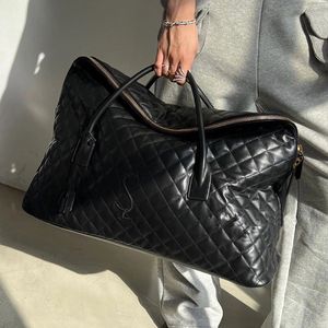 Es Giant Quilted Leather Travel Bag Black Maxi Supple Bag Top Handtag Duffle Designer Womens Mens Zip Stängningsfodral Stora handväskor Fashion Designer Bag