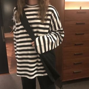 Damska koszulka wiosenna jesień kobiety harajuku w paski Tshirt długie rękawowe koszulki o Neck Ulzzang Korean Casual Oversize Thirt Femme Black Tops 230413