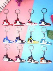 Großhandel Designer Mini Silikon Sneaker Schlüsselanhänger Männer Frauen Kinder Schlüsselanhänger Geschenk Schuh Schlüsselanhänger Kupplungskette Basketballschuh Schlüsselanhänger