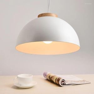 Hängslampor moderna LED -lampor e27 runda vita trä matljus metall lampskärm hängande lampa järnupphängning belysning