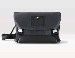 10A Projektantka Mężczyźni Moda Casual Designer Luxury Voyager PM Cross Body Body Messenger Torby na ramię torebka Wysokiej jakości torebka Czarny Kwiat 40510