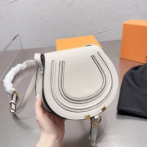 Designer Saddle bag Retro shoulder crossbody bags Vintage Marcie purses very soft Tassel Cross-body pouch size 22cm