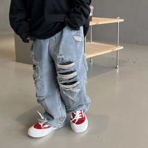 Jeans barn denim rippade byxor pojkar byxor breda ben jeans koreanska mode middistande byxor barn kläder för tonåring pojkar 5-14y 230413