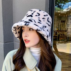 Wide Brim Hats Bucket Winter Cow Leopard Faux Fur Fluffy Women Outdoor Warm Sun Hat Soft Velvet Furry Fisherman Cap Girl Fashion Panama 231113