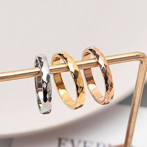 Anello in acciaio al titanio da 3 mm Anello a forma di rombo Donna Gioielli geometrici V Griglia Oro rosa Colore argento Taglia da 4 a 10 Nuovo anello per coppia