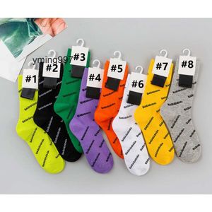 8 Balencaigaly andningsbar Balencigaly BA av kvalitet Fashion Luxury Color Men Stocking High Classic Women Letter Kinds Socks Bekväm designer Bomull