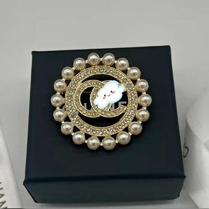 Luxury Women Men Designer Brand Letter Brooches 18K Gold Plated Inlay Crystal Rhinestone Jewelry Brooch Tassels Pearl Pin Marry Christmas Party Accessorie