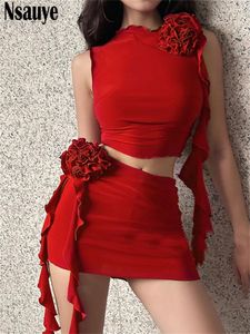 Vestido de duas peças Nsauye y2k Mulheres de saia sexy Conjunto de verão Flor de babados Mini tops de colheita de moda e clube de traje de rua 2023 230413