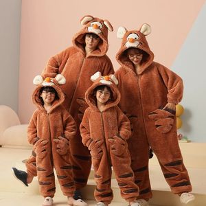 Passende Familien-Outfits, Winter-Eltern-Kind-Outfit, Pyjama, Einteiler, Nachtwäsche, verdickte Pyjamas, Hoodies, Overalls, Cartoon-Tiger, Kawaii, weich, warm, 231113