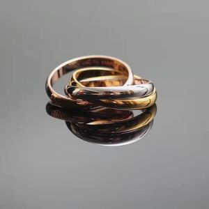 Klassischer 3-in-1-Designer-Ring Europäischer Modepaar-Liebesring für Mann und Frau Hochwertiger Titanüberzug 18 Karat Gold-Eheringe Schmuck