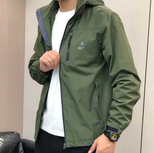 جاكيتات الرجال القوس سترة رجال المصمم هوديي التكنولوجيا النايلون المقاوم للماء غور تكس Zipper Jackets عالية الجودة خفيفة الوزن الرياضة في الهواء الطلق معاطف المعاطف claic