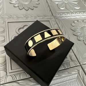 Abertura pulseira jóias designer para mulheres charme pulseiras lazer luxuoso requintado vintage designer bangle simples ampla rosa ouro prata cor zb107