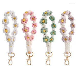 Keychains 1pc Daisy Flower Macrame Wristlet Key Chain High Quality DIY Hand-Woven Wrist Ring Bohemian Style Car Keychain Bag Pendant