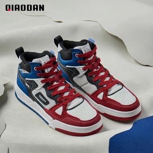 Scarpe eleganti QIAODAN Sneakers da uomo 2023 Eleganti antiscivolo Suola spessa Comode atletiche Casual Skateboarding KM43221371 231113