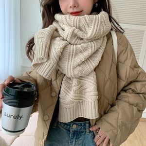 Schals Einfarbiger Schal für Frauen Winter dicker warmer Schal Wolle Korea Stil des vielseitigen Hohlstrickens lang