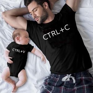 Familjsmatchande kläder Familj Matchande kläder Ctrlc och Ctrlv Father Son T Shirt Family Look Pappa T-shirt Baby Bodysuit Family Matching Outfits 230412