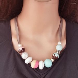 Hänge halsband handgjorda halsband med makaronfärger träpärla och satinband kedja för kvinnliga smycken