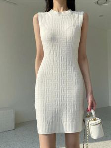 Casual klänningar sommar stickad miniklänning kvinnor ärmlös kroppskon sexig korea stil modis damkvinna