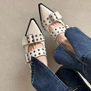 New pointed flat sandals women's sandals fashion casual coarse shoes 2023 summer French pointed Mary Jane shoes.