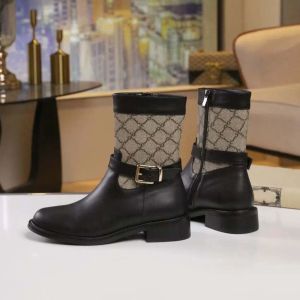 Stivali firmati da donna Stivali con mezza zip Autunno Inverno Nuovi stivali scozzesi Scarpe stile classico Stivali in pelle a quadri Martens